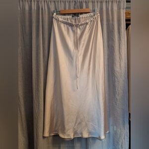 Elegant Cream Skirt Zara